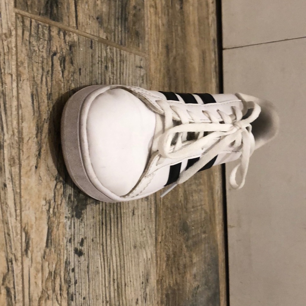 Adidas kid shoes - Picture 2 of 4